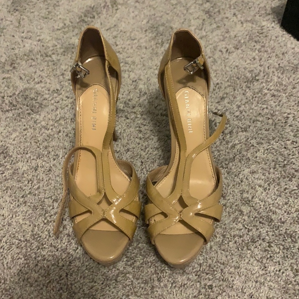 Gianni Bini 5 inch heels. Nude. Size 9.5.